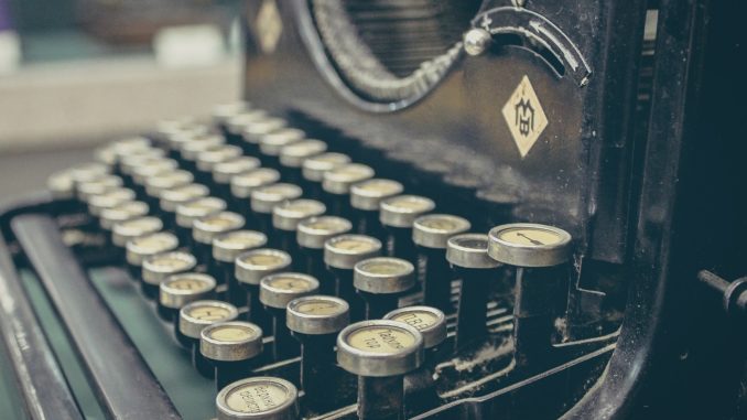 typewriter-407695_1280 raconter une histoire-scénario